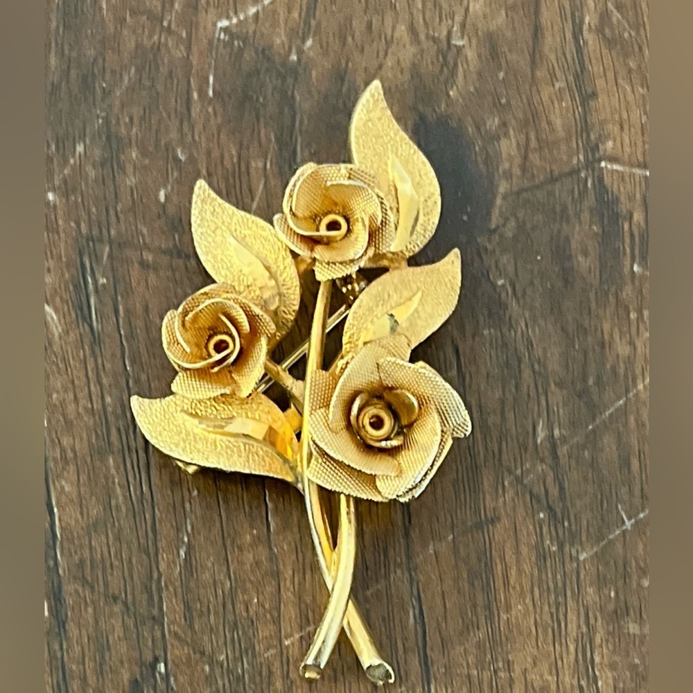 Vintage Coro Gold Tone Three Roses Signed Pin
Brooch VG Marked Signed